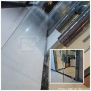 玻璃門上的頑固水漬如何清洗干凈？用納米海綿